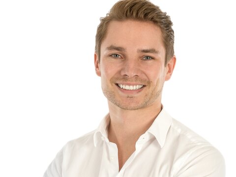 Zahnarzt Dr. med. dent. Kai Dannenberg von Crown48 in Düsseldorf