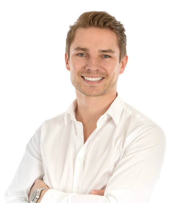 Zahnarzt Dr. med. dent. Kai Dannenberg von Crown48 in Düsseldorf